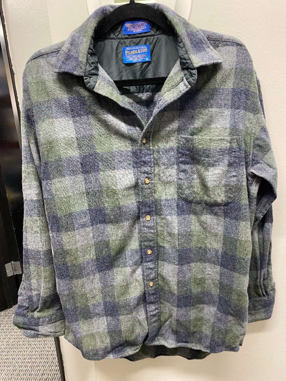 Pendleton Wool Flannel Shirt Plaid  100% Virgin Wool Mens Size M